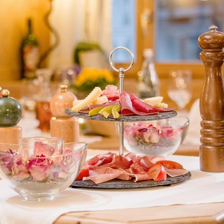 Hotel Veduta Cinuos-Chel Екстериор снимка