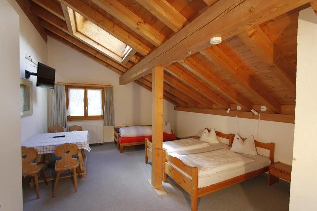 Hotel Veduta Cinuos-Chel Екстериор снимка