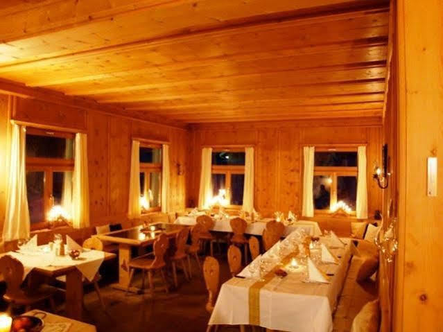 Hotel Veduta Cinuos-Chel Екстериор снимка