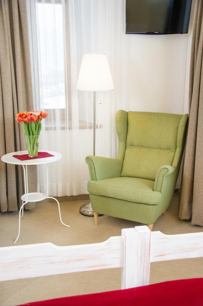 Hotel Veduta Cinuos-Chel Екстериор снимка