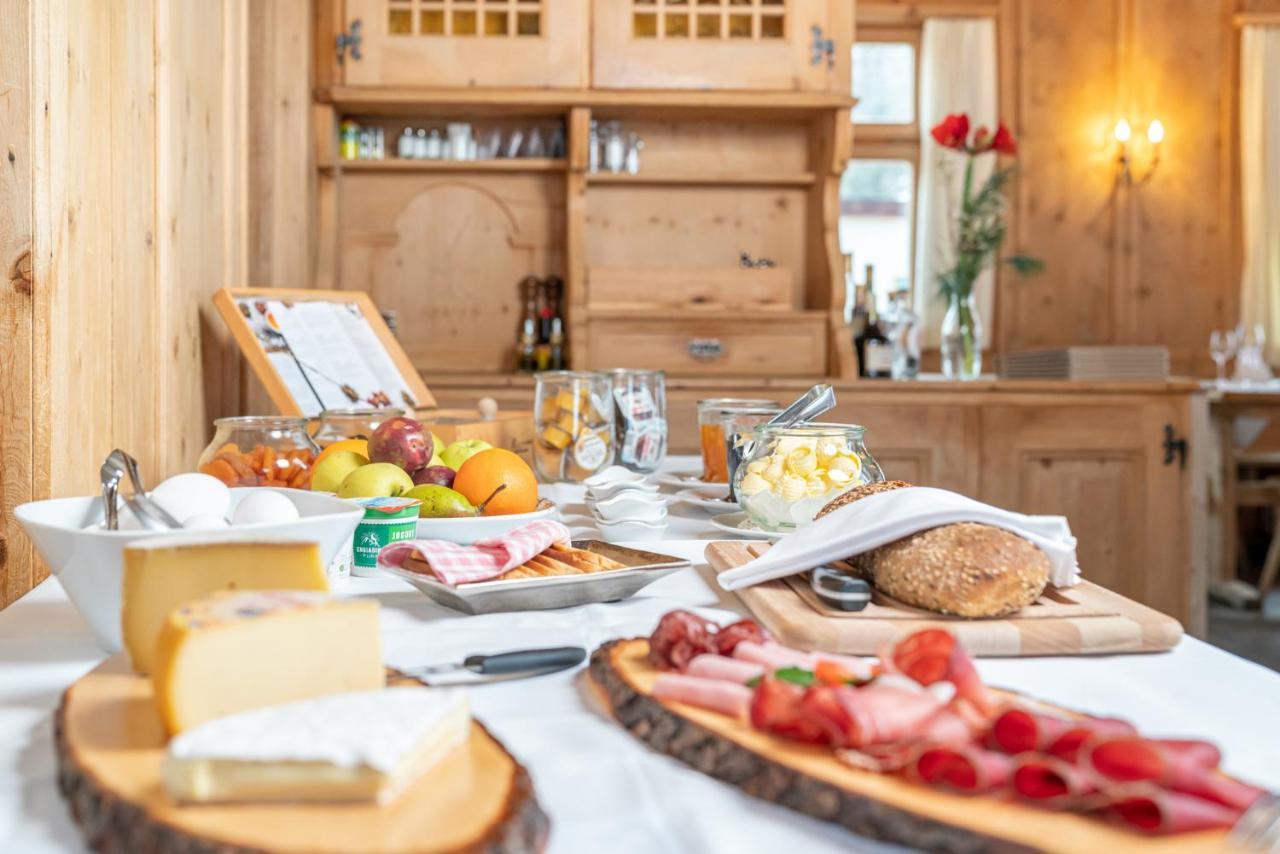 Hotel Veduta Cinuos-Chel Екстериор снимка
